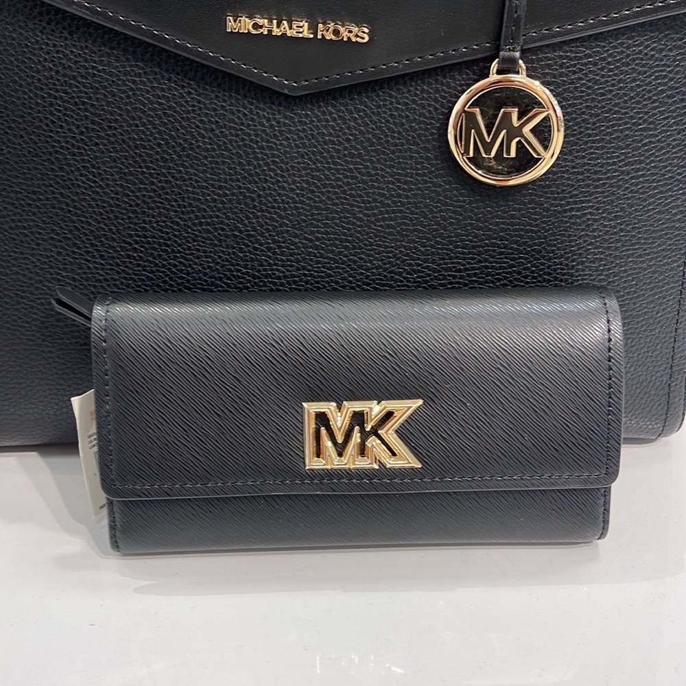 Michael Kors Mimi Large Saffiano Leather Bi-Fold Continental Wallet
Black
NWT - Picture 6 of 16